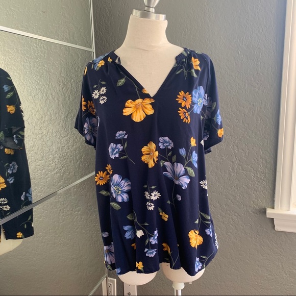Floral short sleeve top - Picture 2 of 3